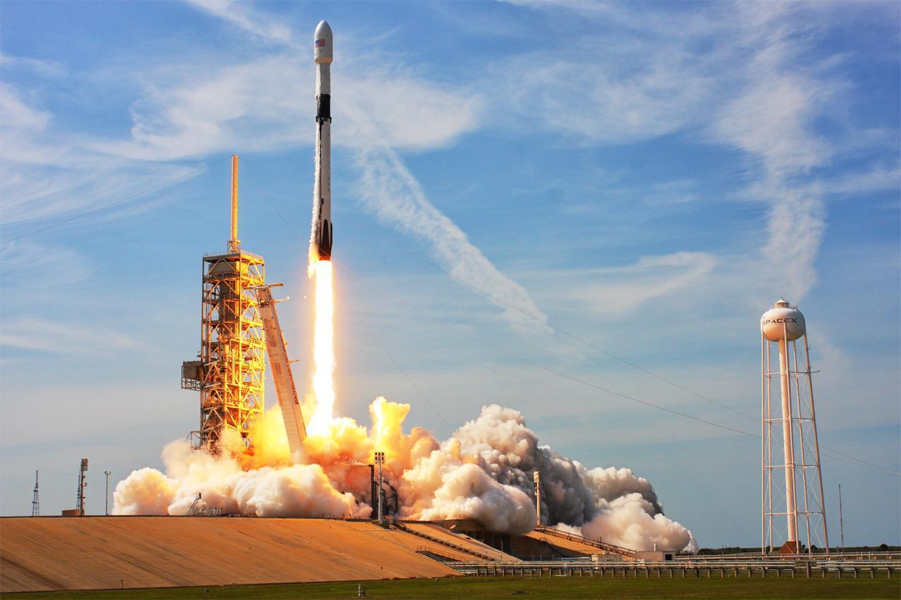 SpaceX Falcon 9 запустил более 100 спутников за один раз 4 falcon 9