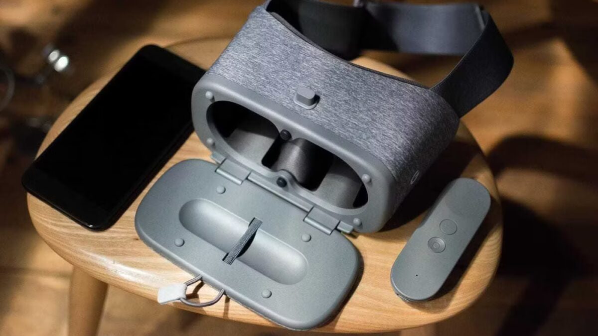 Виртуальный шлем Google DayDream View с контроллерами и смартфоном