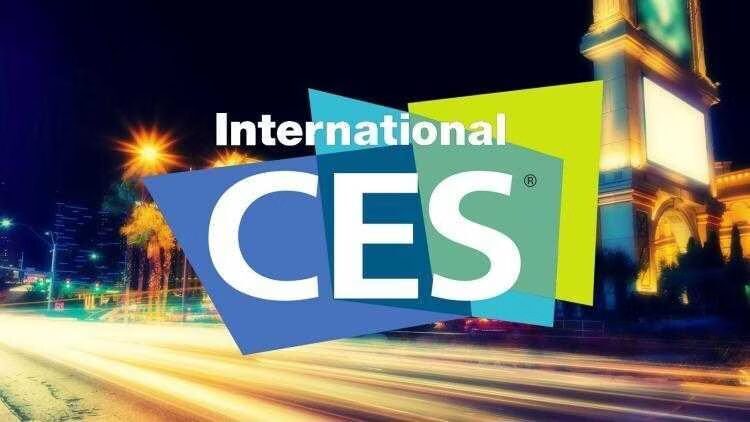 Логотип CES 2017 на фоне ночного города с освещенными улицами и зданием с подсветкой