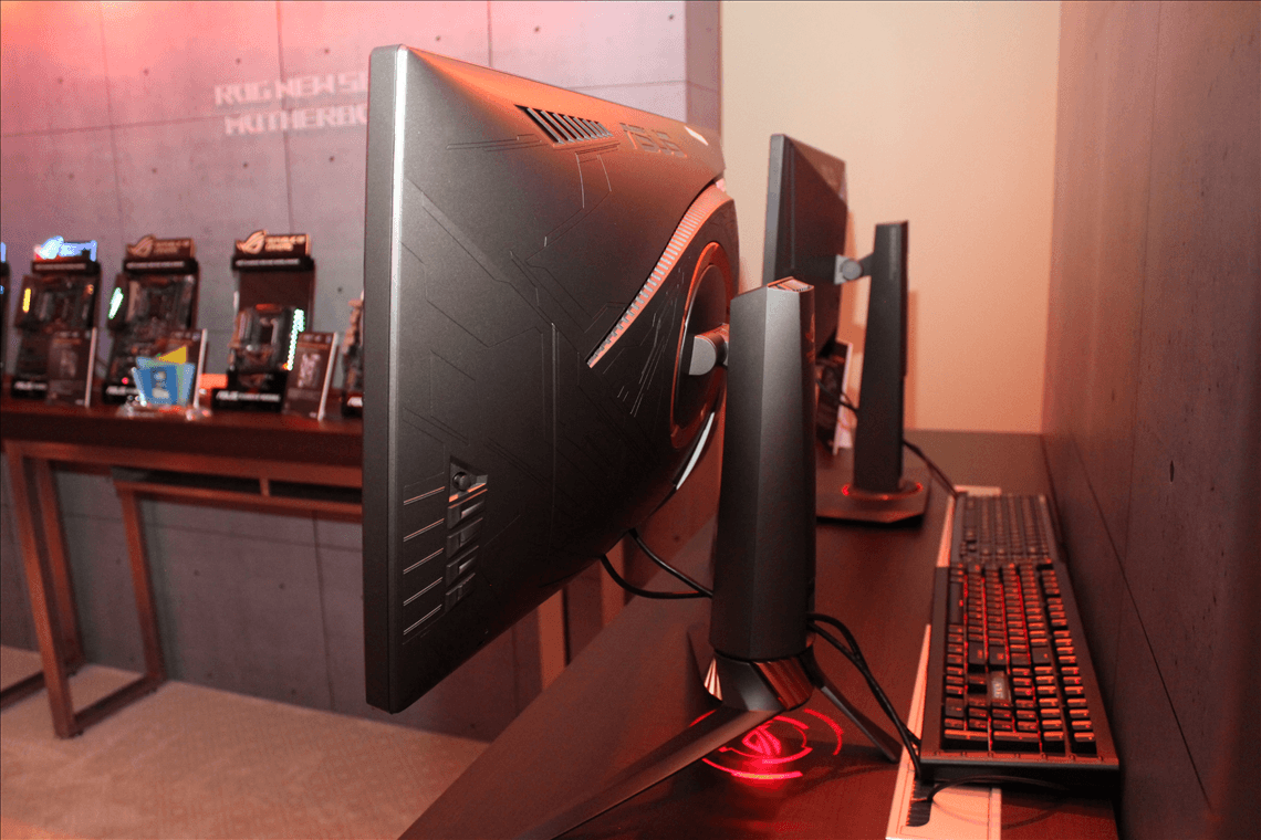 Asus ROG Swist PG27UQ 4