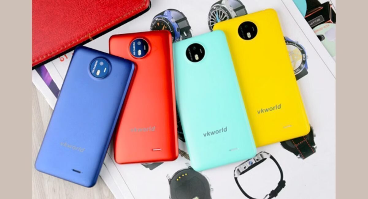 Четыре цветных смартфона Vkworld на журнале