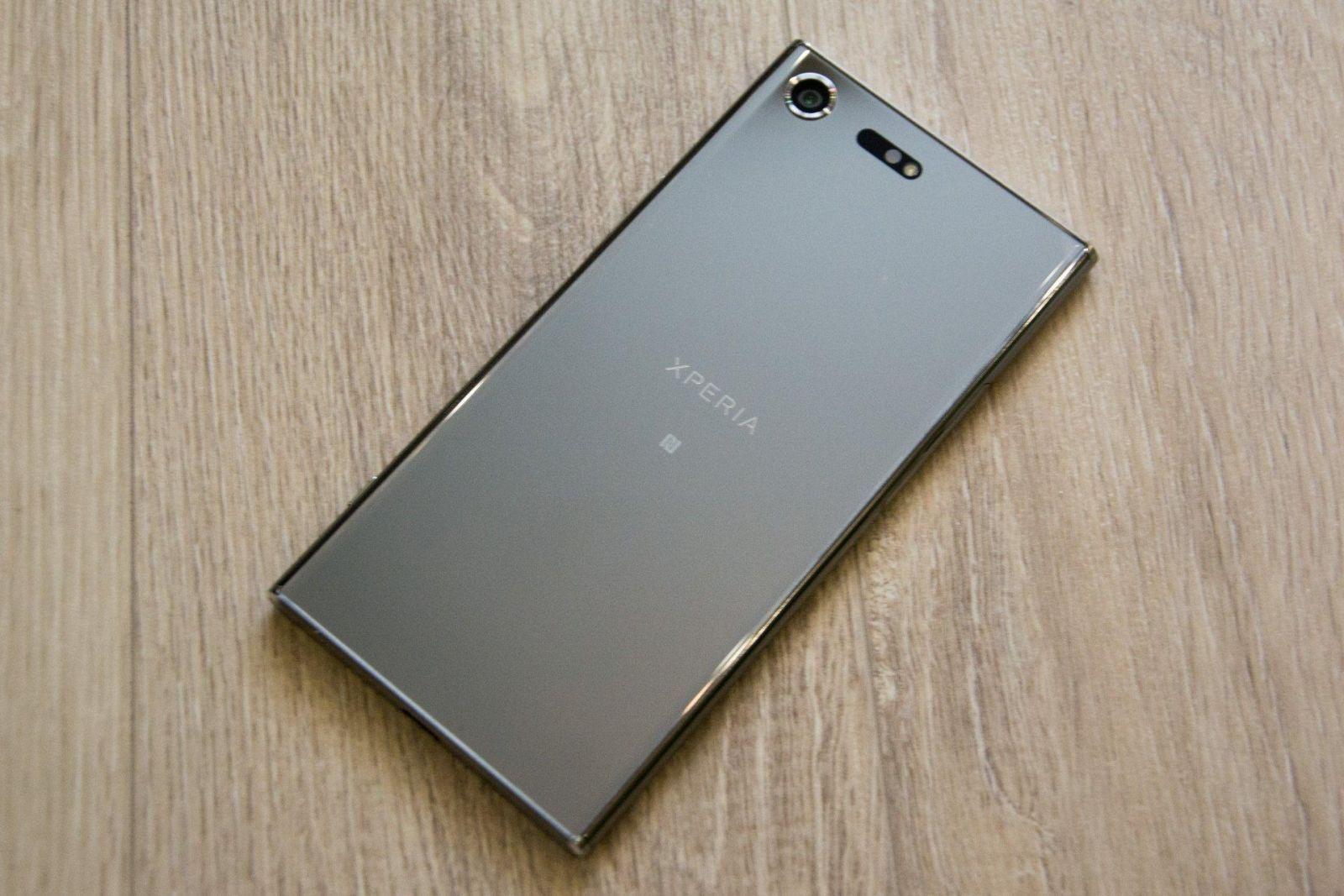 Обзор Sony Xperia XZ Premium. Лучший телефон лета 18 Задняя зеркальная панель Sony Xperia XZ Premium