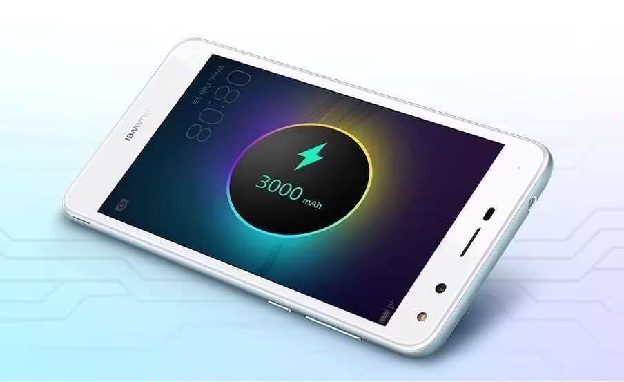 Смартфон Huawei Y5 с 3000 мАч батареей изображён сбоку