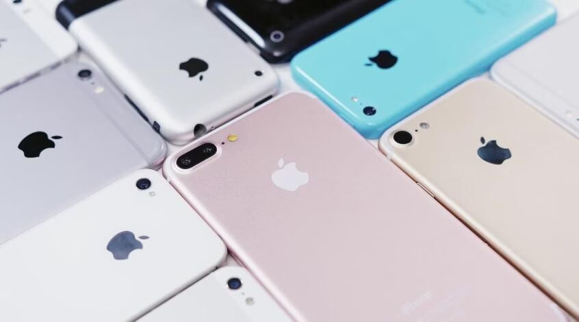 Множество смартфонов iPhone 7 Plus в разных цветах