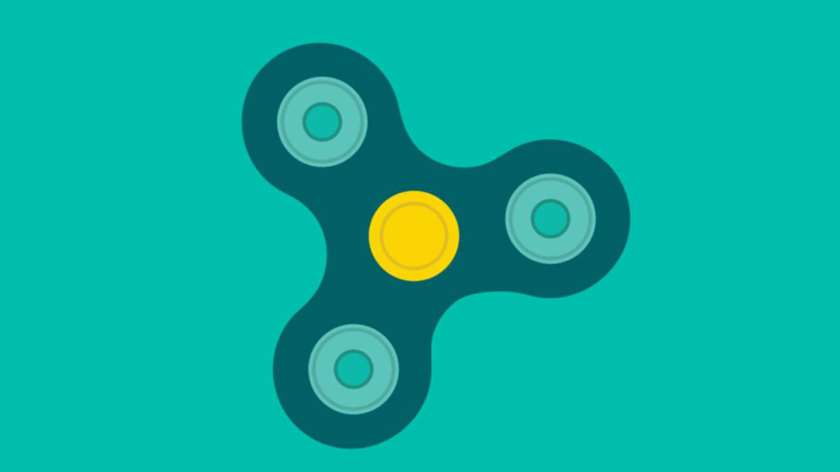 Спиннер с тремя металлическими лепестками и центральной окружностью