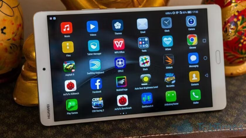 Планшет Huawei MediaPad M3 Lite с домашним интерфейсом