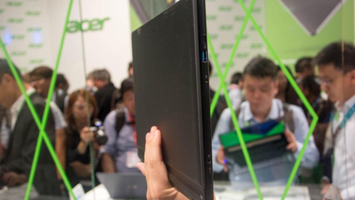 Вид сбоку на Acer Switch 7