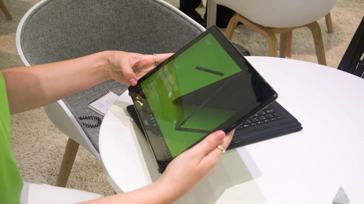 Acer Switch 7 в разобранном состоянии