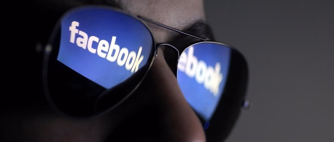 Facebook тестирует комментарии с цветным фоном 3 facebook glasses