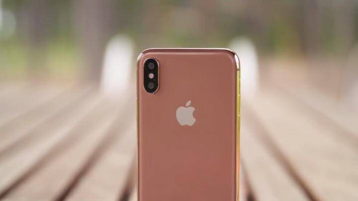 Что мы ожидаем от iPhone 8 и iPhone X. Характеристики, цены, слухи 14 Женщина с короткими светлыми волосами на фоне темного фона с фиолетовым освещением