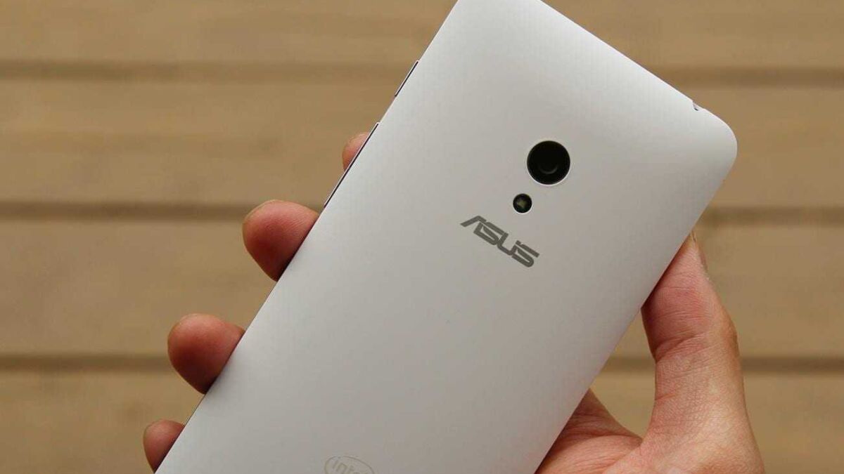 Задняя панель видеорегистратора Neoline X-COP R700 с камерой