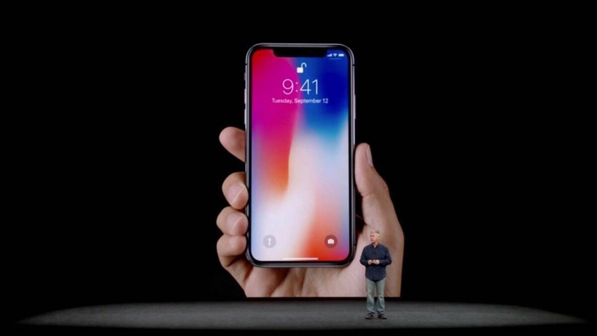 Экрана iPhone X крупным планом с интерфейсом