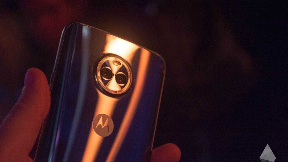 Задняя панель Moto X4