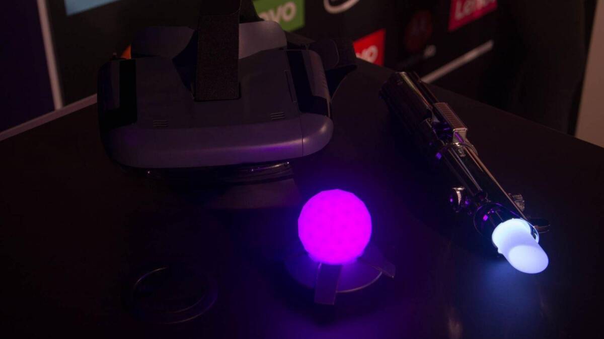 VR-шлем с светодиодным индикатором и контроллером