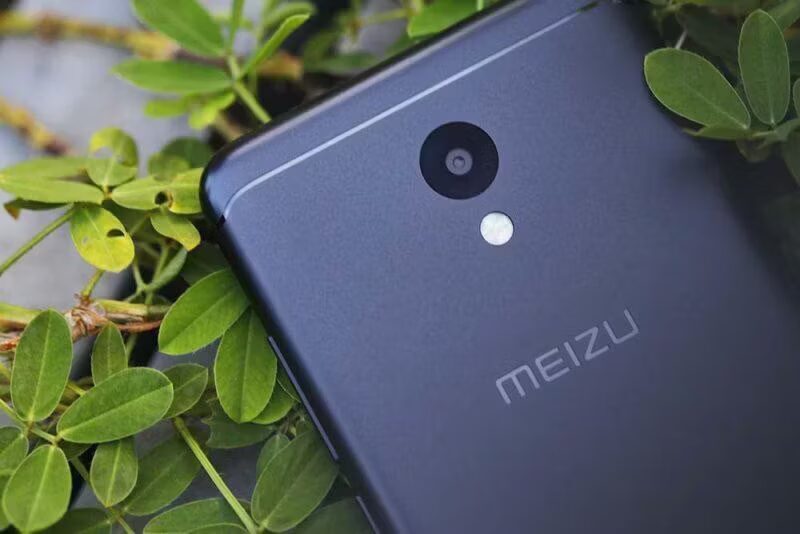 Задняя панель смартфона Meizu 6 с камерой и вспышкой