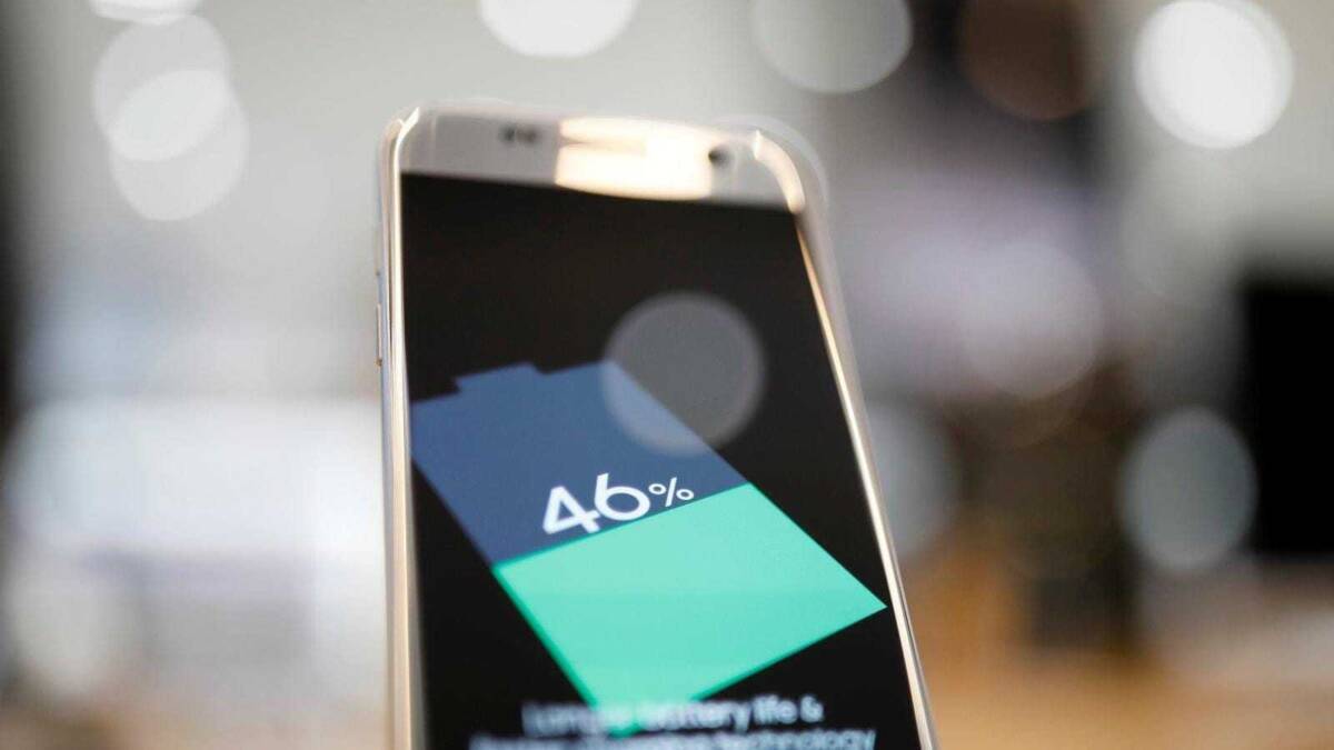 Смартфон с зарядкой на 46 процента на экране