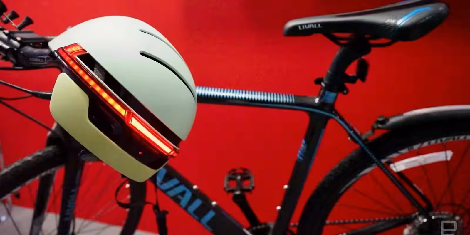 helmetphonelede