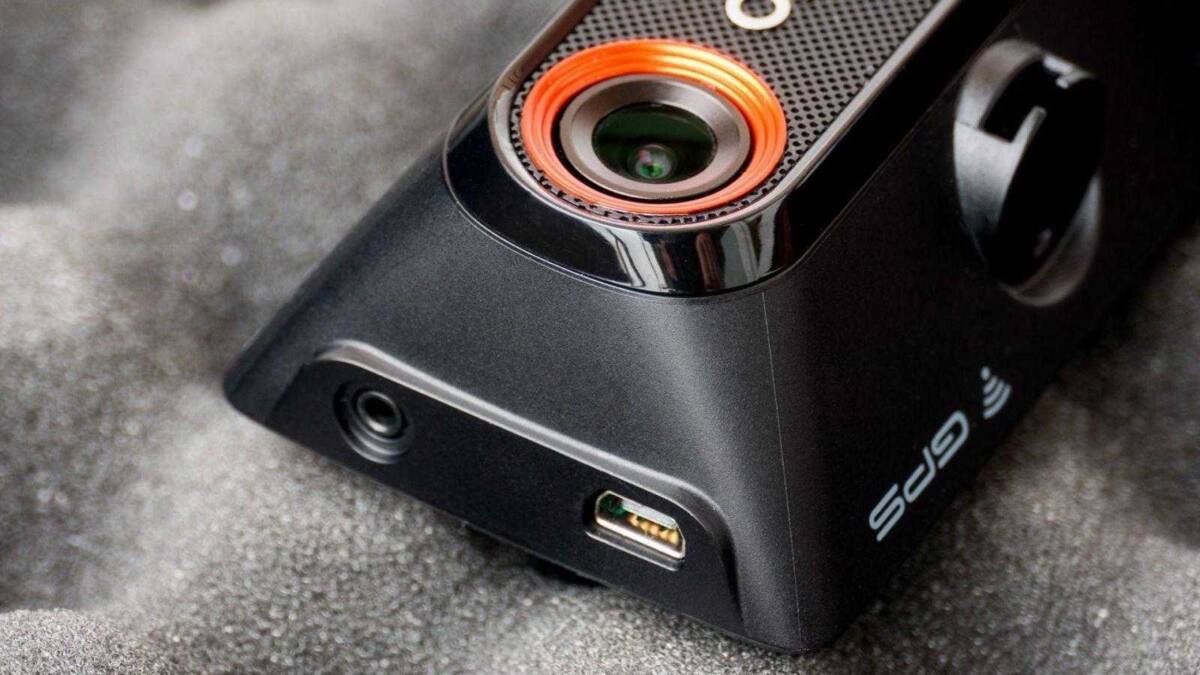 Дорожный свидетель. Обзор видеорегистратора Mio MiVue 786 19 Камера Asus ZenFone 5 с объективом и разъемом USB
