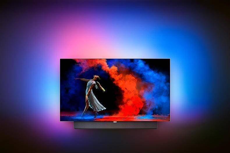 Телевизор Philips с подсветкой и цветными эффектами вокруг
