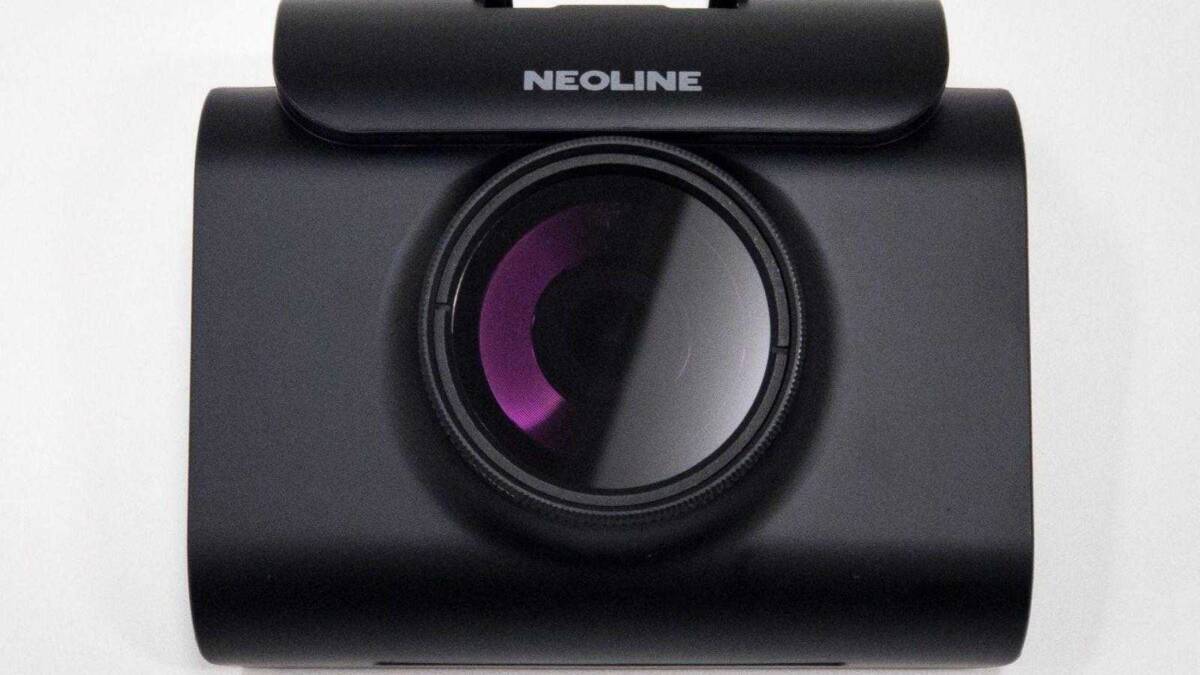 Сиди и смотри. Обзор видеорегистратора Neoline X-COP R700 19 Черный игровой монитор Neoline с округлым объективом