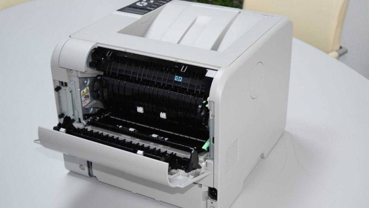 Обзор принтера Ricoh SP 450DN. Быстрая печать для офиса 17 открытая кожух кассетных чернильных картриджей принтера Ricoh SP 450DN
