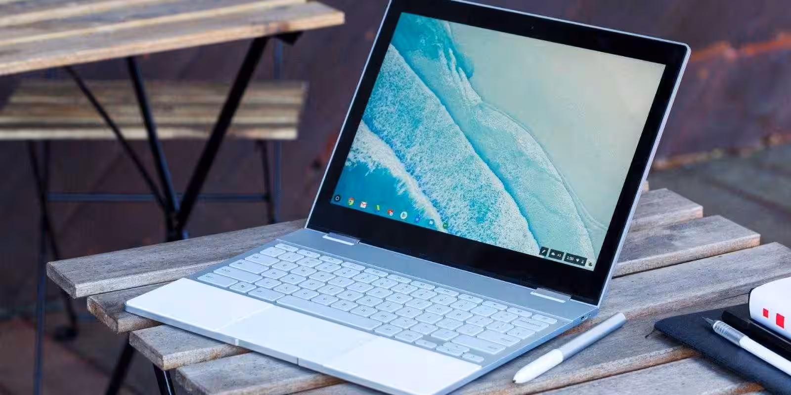 Google представил ноутбук Pixelbook со стилусом 3 YT Pixelbook