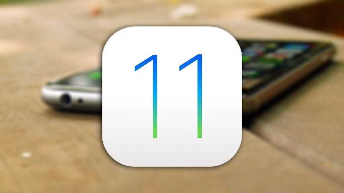 Иконка обновления iOS 11.1 на фоне iPhone и iPod
