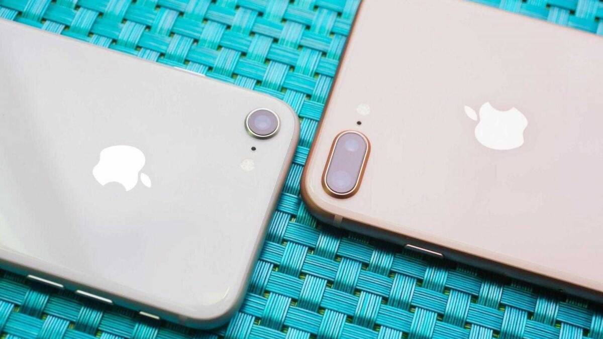 У iPhone появились новые проблемы 2 Задняя панель iPhone с камерой и вспышкой