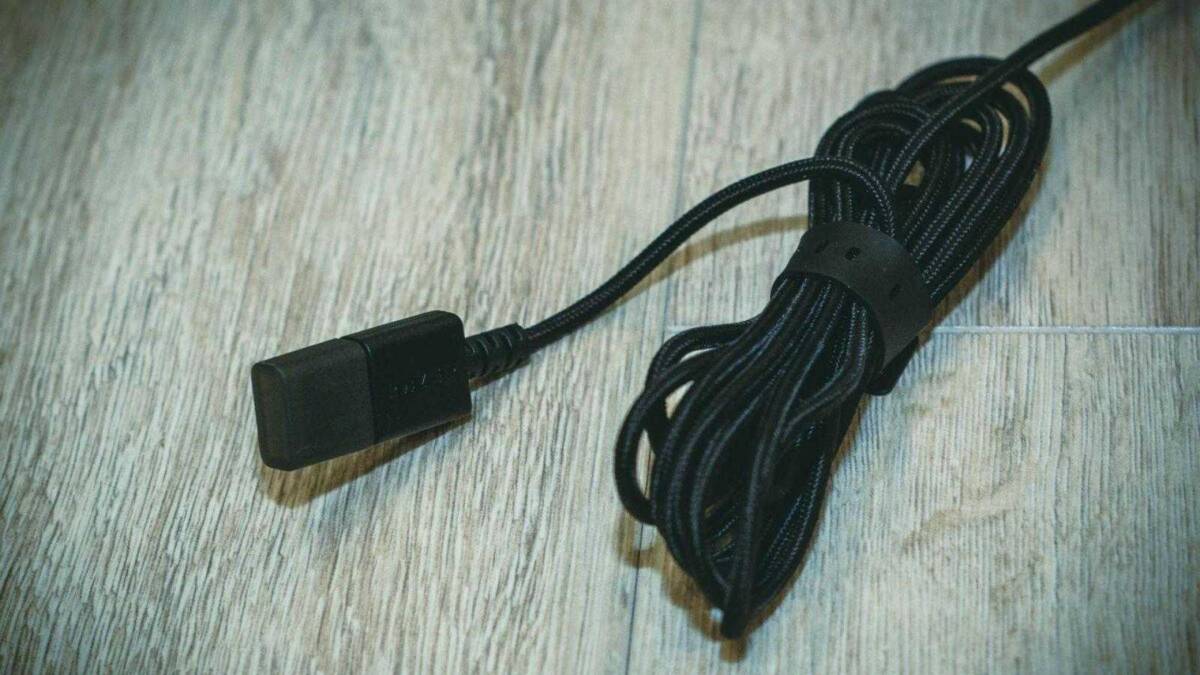 Заводская кабельная укладка для Razer Basilisk кабеля на деревянном полу