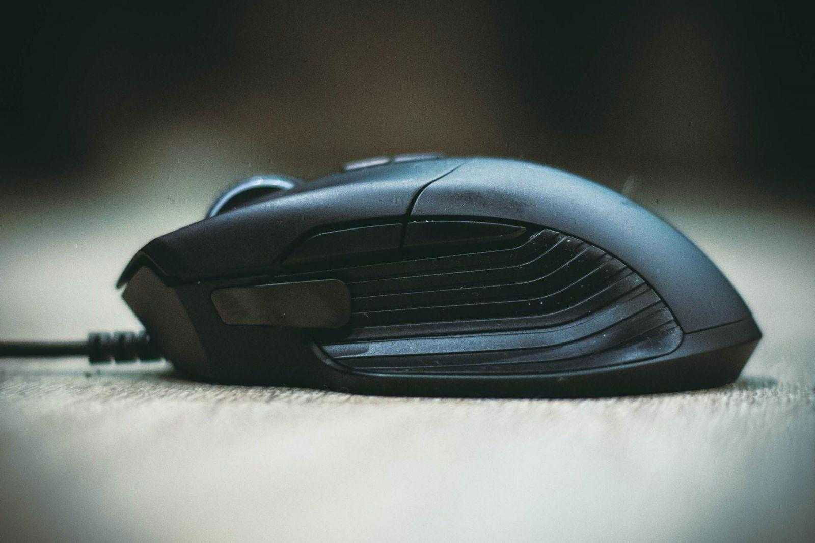 Прорезиненная панель Razer Basilisk и кнопка Sensivity Clutch Прорезиненная панель Razer Basilisk и кнопка Sensivity Clutch