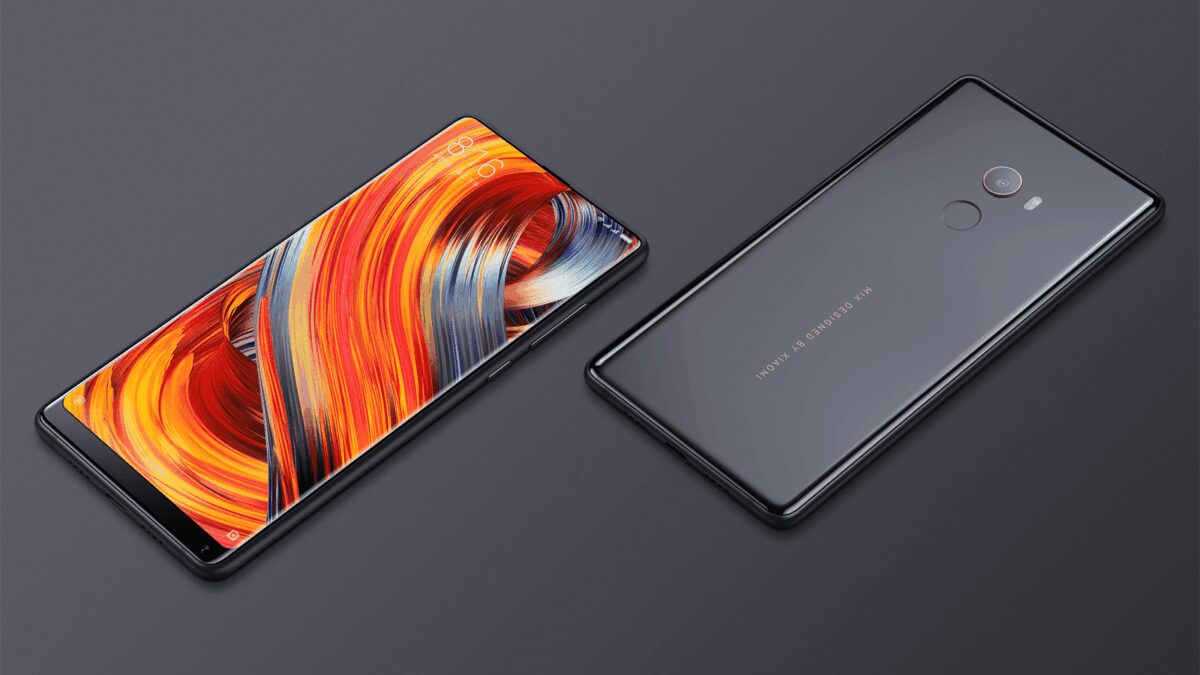 Xiaomi показала Mi Mix 2 9 Смартфон Xiaomi Mi Mix 2 отображается со стороны экрана и задней панели