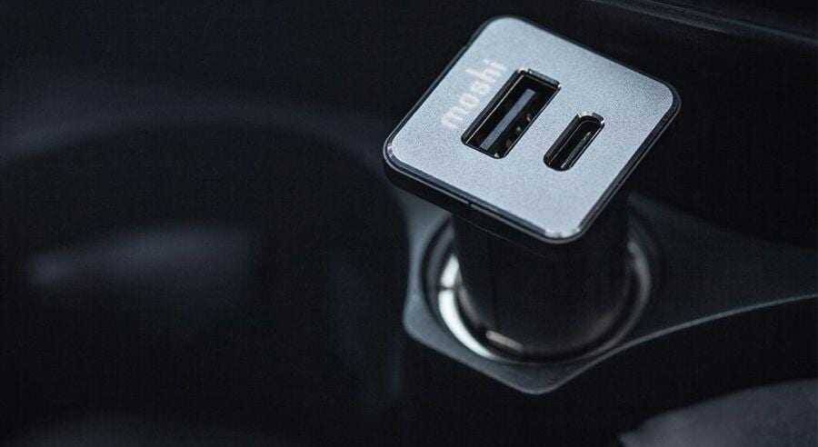 Зарядное устройство с USB Type-С и портом USB-A в автомобиле