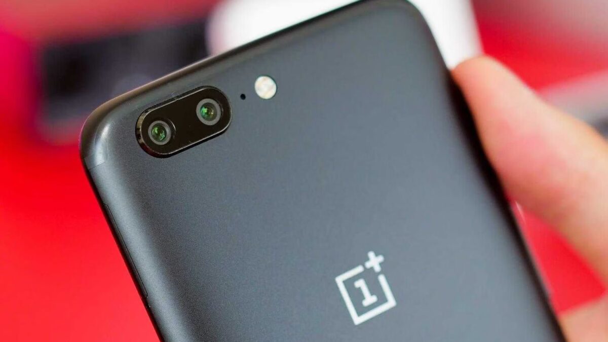 Задняя панель OnePlus 5T с двойной камерой и вспышкой