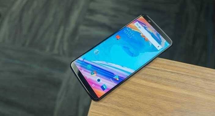 Смартфон OnePlus 5T с ярким дисплеем и изогнутыми краями
