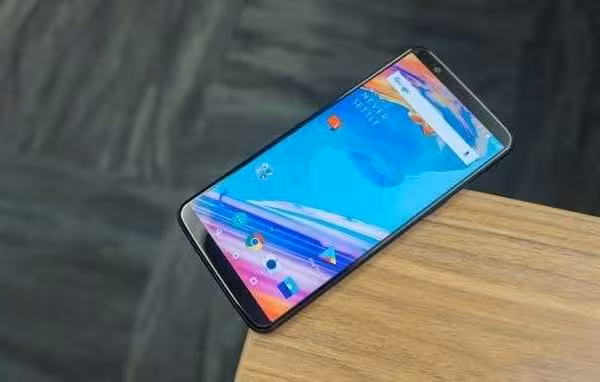 oneplus 5t resmi olarak tanitildi peki oneplus 5t ve oneplus 5 arasindaki en buyuk fark ne 10262816