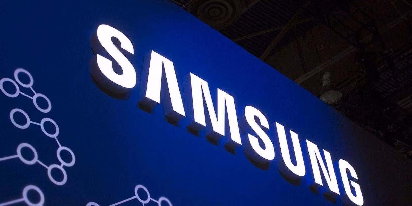 Samsung Galaxy A7 (2018) показали на рендерах 3 samsung investiruet 7 mlrd v proizvodstvo flesh pamjati v kitae