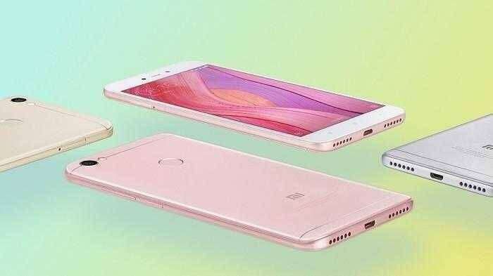 Разные цветные смартфоны Xiaomi Redmi Note 5A Prime на светлом фоне