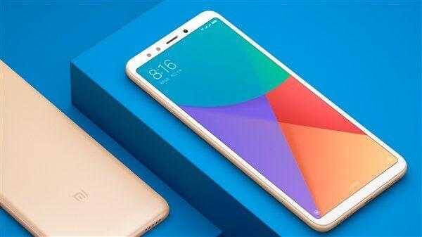 Рендер нового безрамочного смартфона Xiaomi Redmi 3 Смартфон Xiaomi на синем стенде сверху вид для обзора