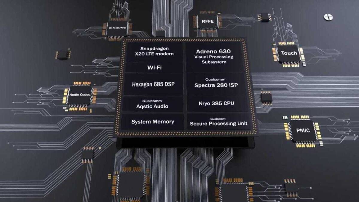 Чип Snapdragon X20 LTE и системные компоненты на плате ноутбука