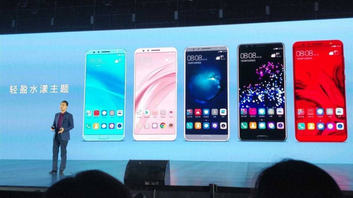 Презентация смартфонов Huawei Nova 2S на сцене