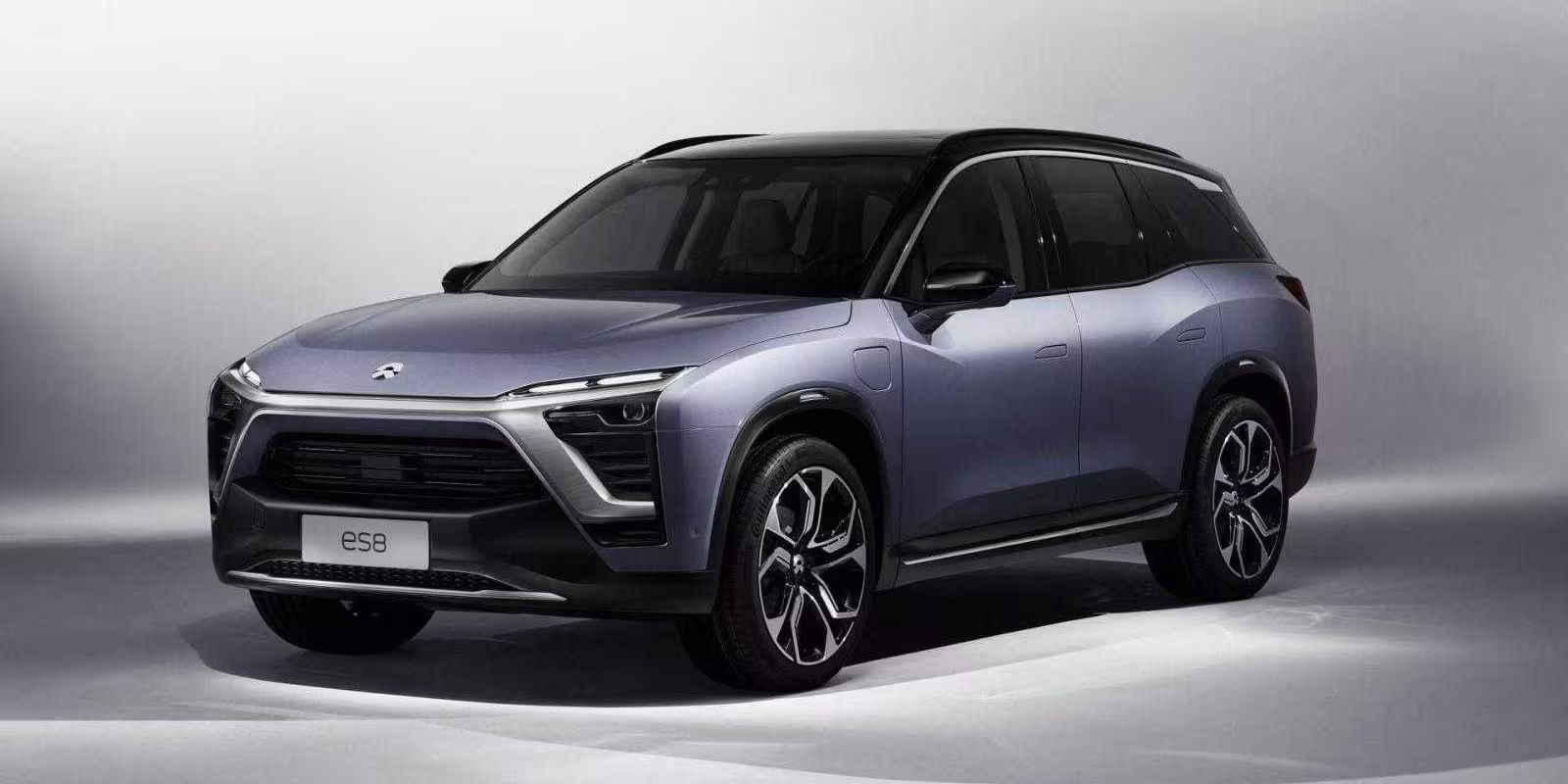 Китайский конкурент Tesla Model X поступил в продажу 11 G1 935 AT NextEV Teaser Front34 v11a R