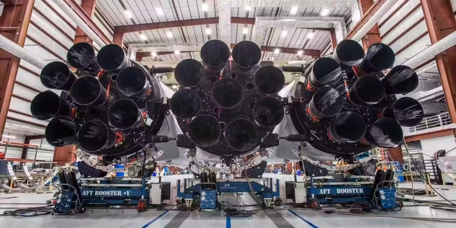 Илон Маск опубликовал фото практически собранной ракеты SpaceX Falcon Heavy 2 SpaceX Falcon Heavy