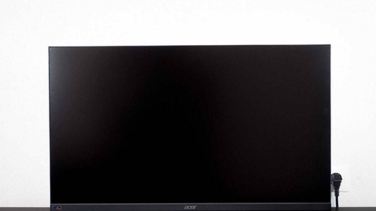 Черный монитор Acer ProDesigner BM320 на столе