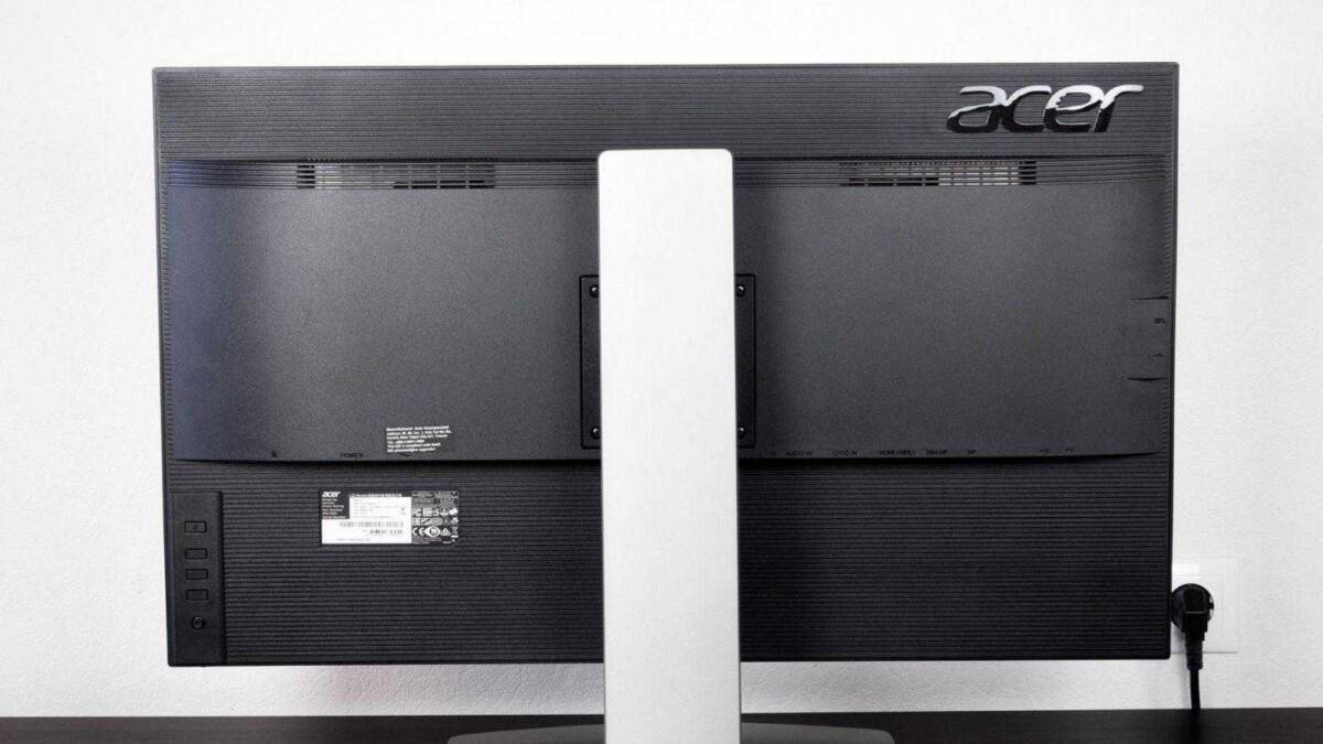 Задняя панель монитора Acer ProDesigner BM320 с разъемами и креплением