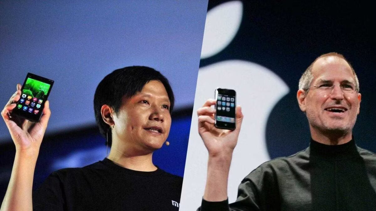 Два человека с телефонами iPhone и смартфоном Xiaomi на сцене