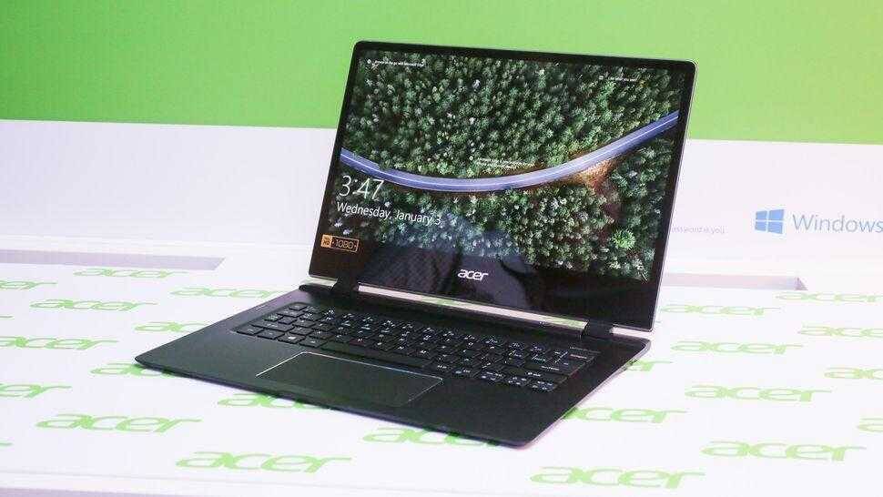 ноутбук Acer с отключенным экраном и клавиатурой в центре