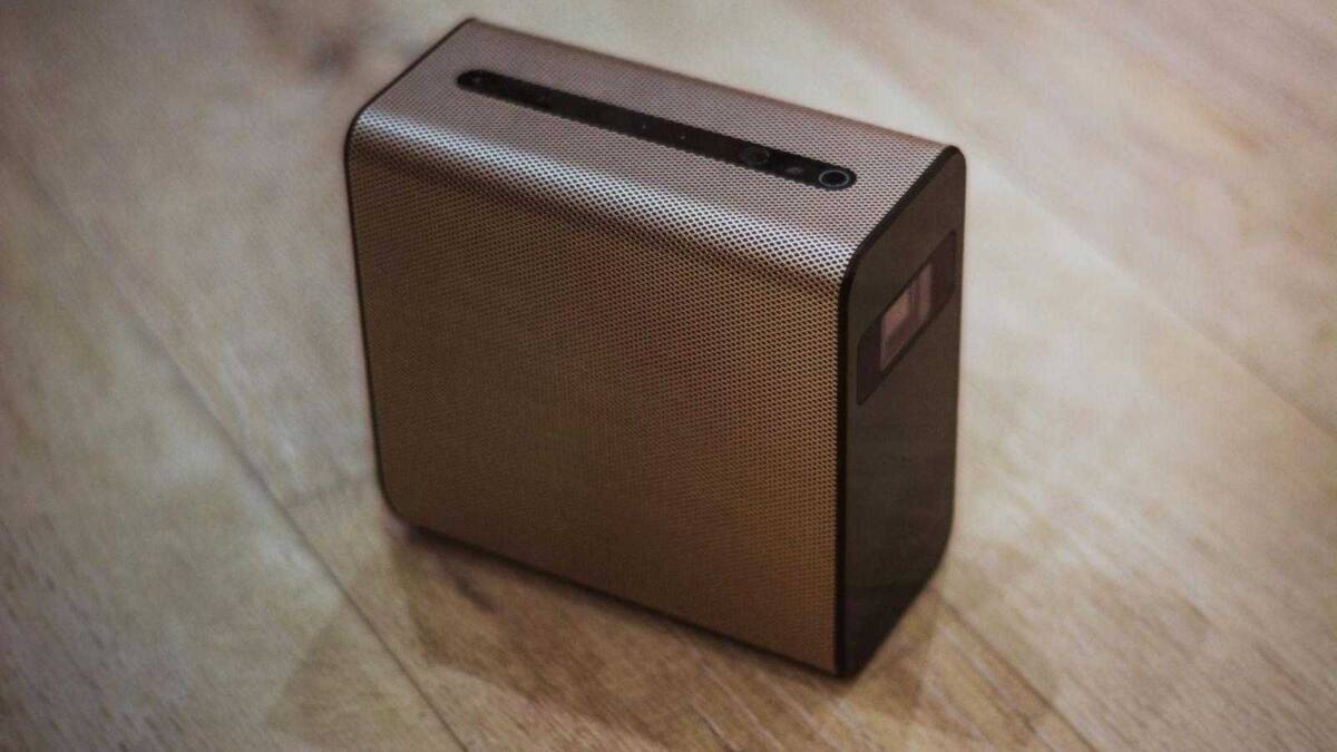 Корпус проектора Sony Xperia Touch с металлическим дизайном