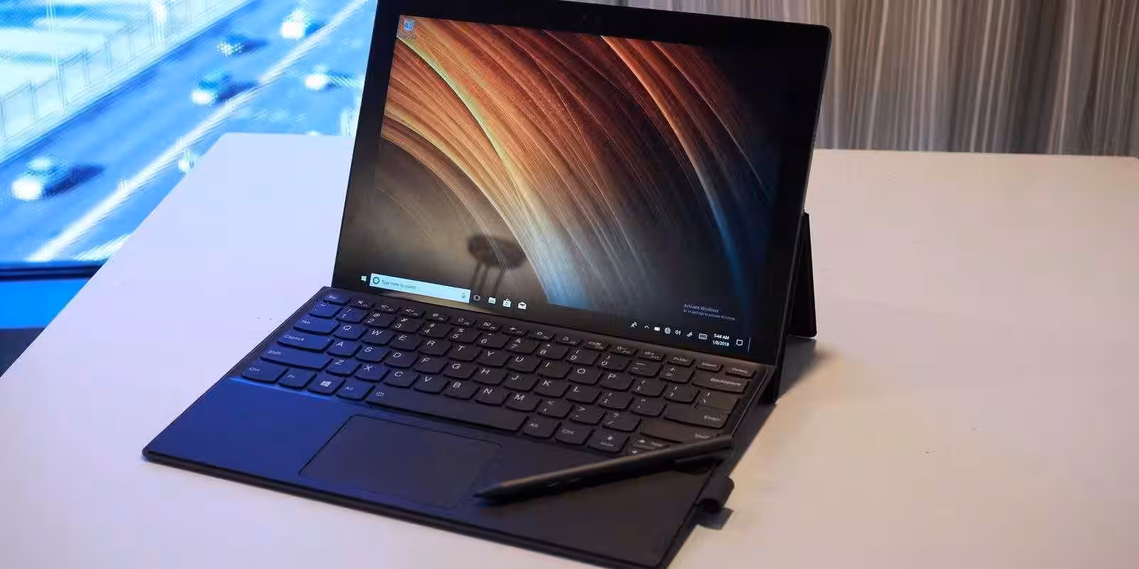 CES 2018: Lenovo показала новые ноутбуки Miix и ThinkPad 5 cqyjbys1gbdrsheonn7j