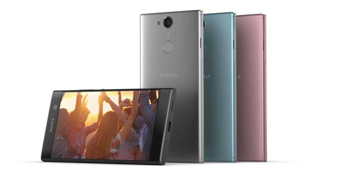 Смартфоны Sony Xperia сзади и спереди на белом фоне
