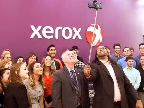 Jacobson Interns Selfie1000x450